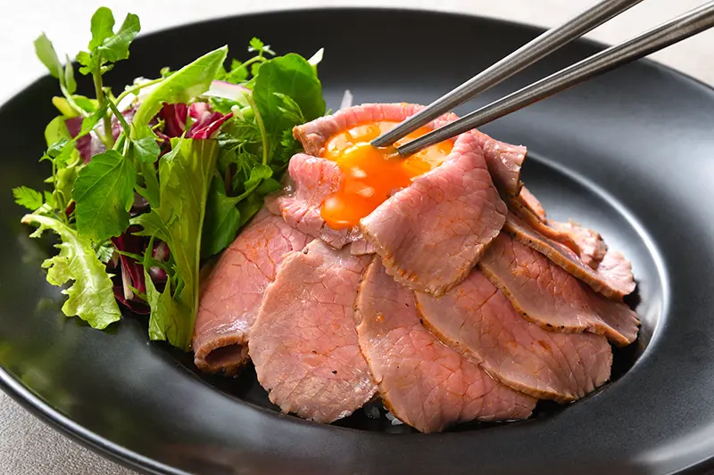 ローストビーフ 思い出たまご添え