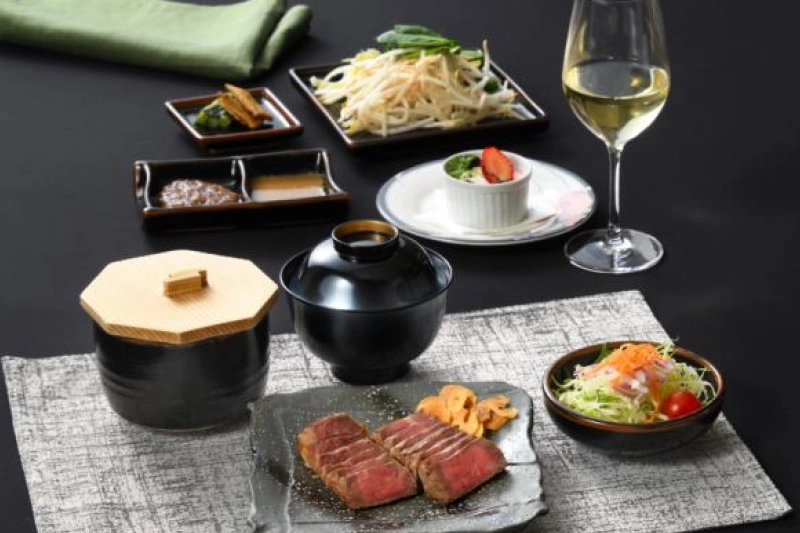 ワンドリンク付き！平日限定サービスランチセット